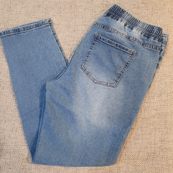 Distressed jeans - Picture 2 of 2